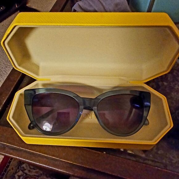 GORGEOUS TEAL CATSEYE SUNGLASSES - Picture 6 of 7